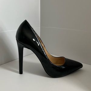 Miss Lola Black Pumps *NEW NEVER WORN